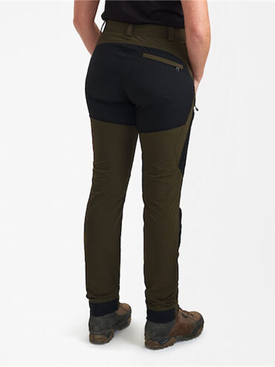 deerhunter lady northward trousers bark green black 06 model rear d m b 3120 378999 900x1200