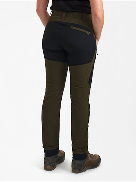 deerhunter lady northward trousers bark green black 06 model rear d m b 3120 378999 900x1200