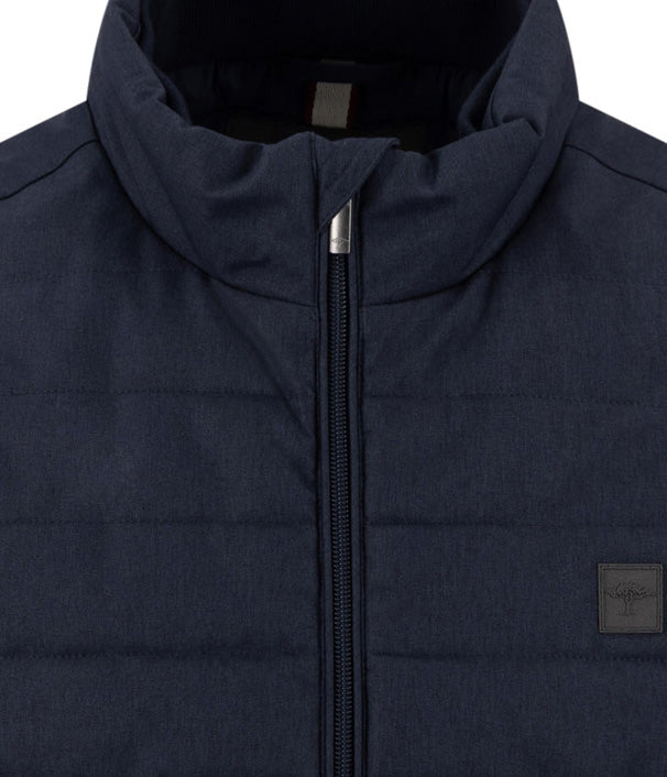 Fynch Hatton men's melange gilet in Dark Navy – close-up of the stand collar, zip and quilted fabric