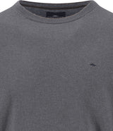 Fynch Hatton men's crew neck merino cashmere sweater in Steel – close-up of the crew neckline and knitted fabric