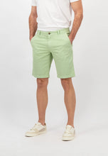 Load image into Gallery viewer, FYNCH HATTON Bermuda Shorts - Men&#39;s Stretch Cotton – Soft Green
