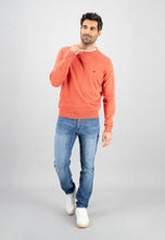 Load image into Gallery viewer, FYNCH HATTON Crew Neck Sweater - Men&#39;s Fine Knit – Orient Red
