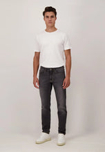 Load image into Gallery viewer, FYNCH HATTON Denim Jeans - Men&#39;s Modern Slim Fit – Black Worn
