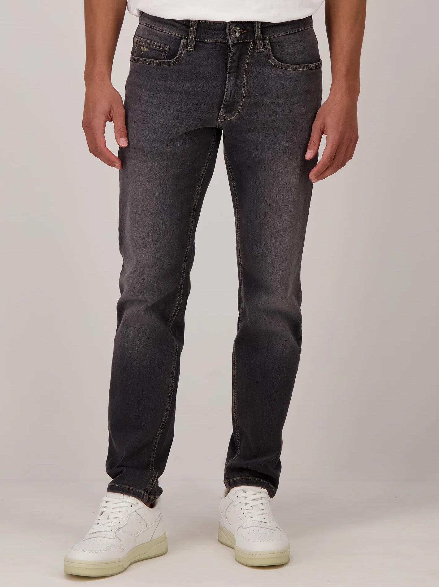 FYNCH HATTON Denim Jeans - Men's Modern Slim Fit – Black Worn