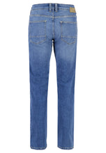 Load image into Gallery viewer, FYNCH HATTON Denim Jeans - Men&#39;s Modern Slim Fit – Light Blue
