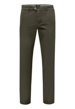 Load image into Gallery viewer, FYNCH HATTON Togo Chino Trousers - Men&#39;s Stretch Cotton – Olive
