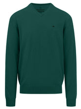 Load image into Gallery viewer, FYNCH HATTON V-Neck Sweater - Men&#39;s Fine Knit – Emerald Green Fynch Hatton
