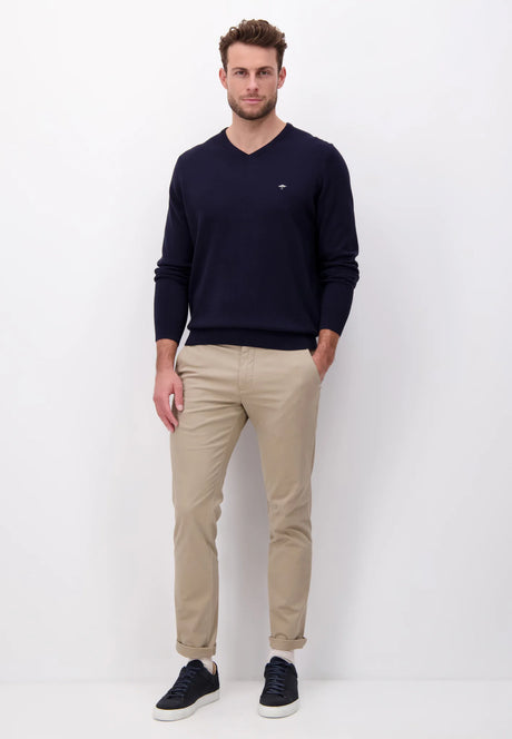 FYNCH HATTON V-Neck Sweater - Men's Fine Knit – Navy Fynch Hatton