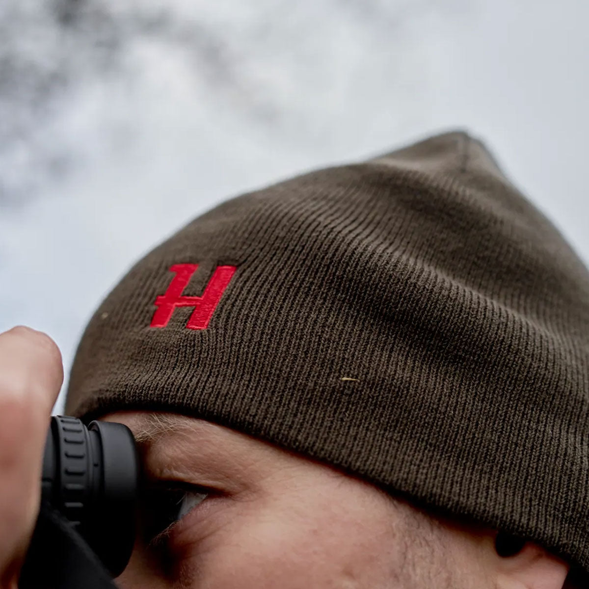 HARKILA Aspire Reversible Beanie - Shadow Brown / Red