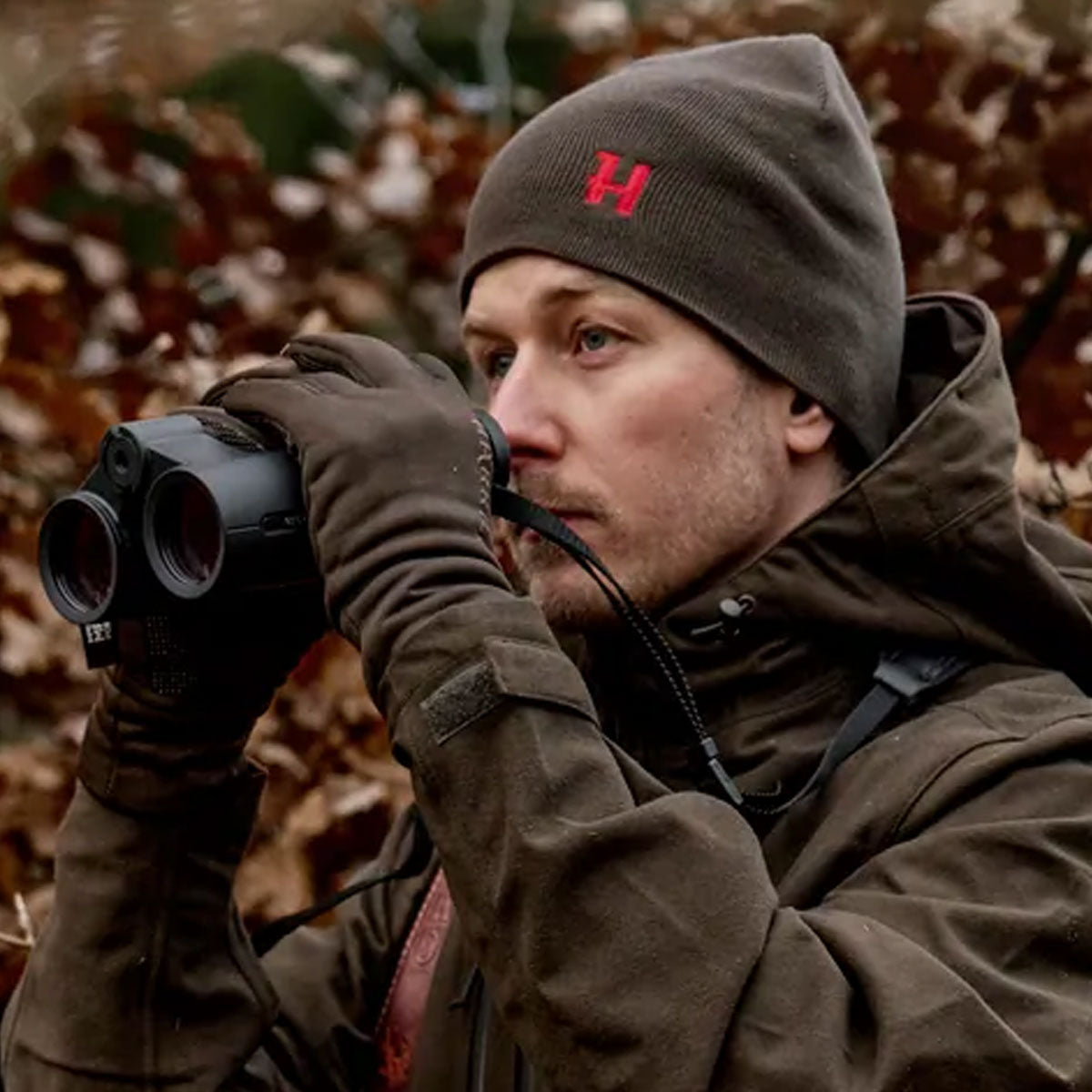 HARKILA Aspire Reversible Beanie - Shadow Brown / Red