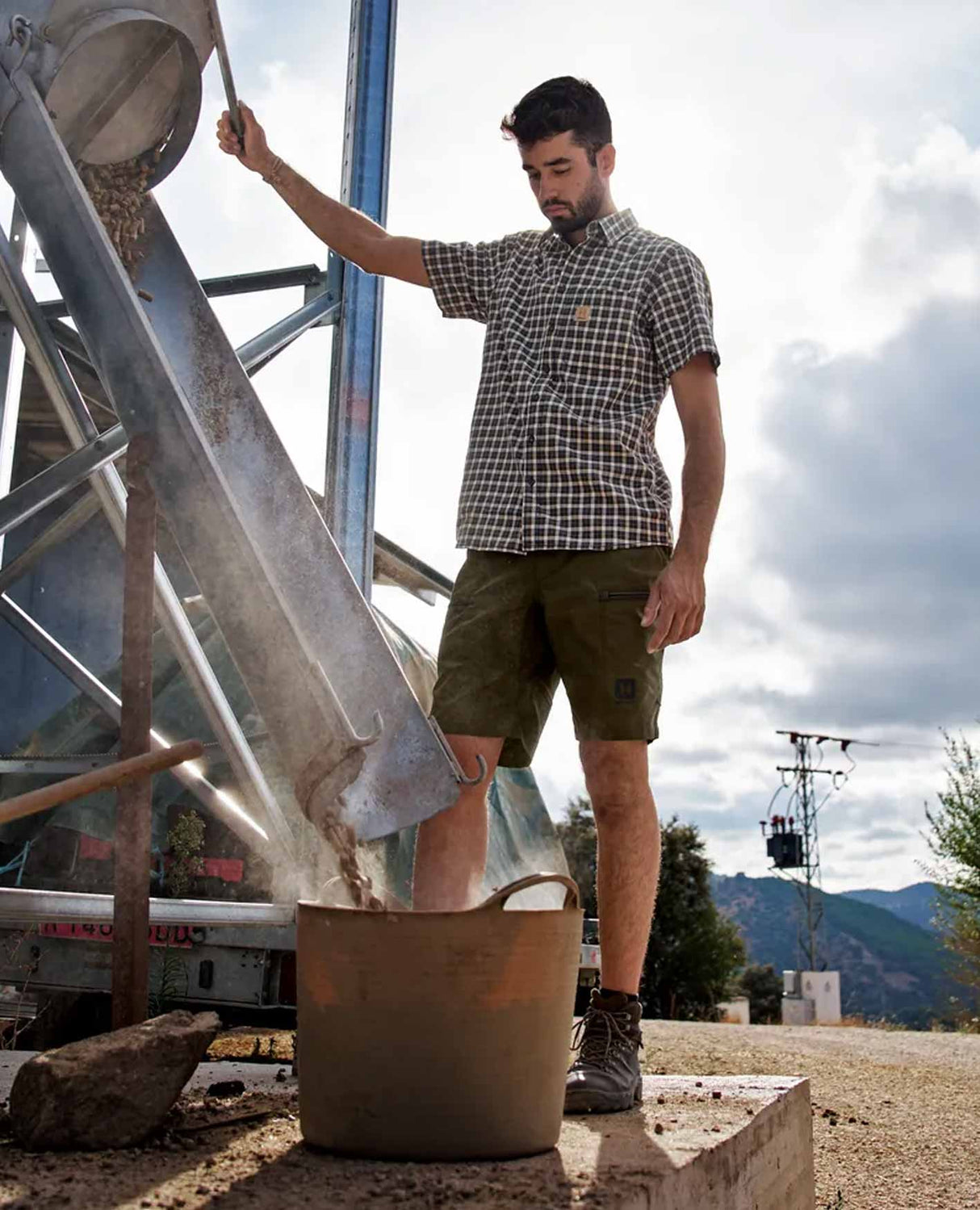 HARKILA Fjell Shorts - Mens - Dark Olive & Willow green