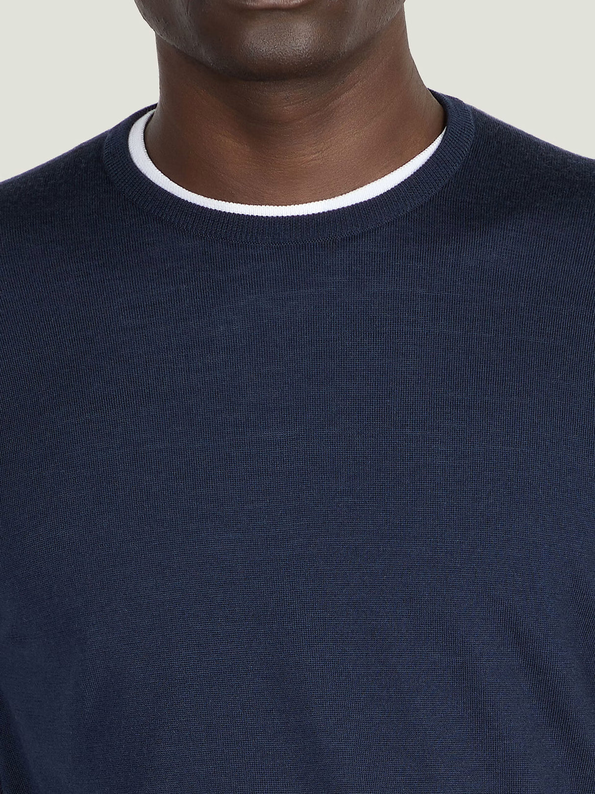 JOHN SMEDLEY Lundy Crew Neck Jumper – Extra Fine Merino Wool – Midnight