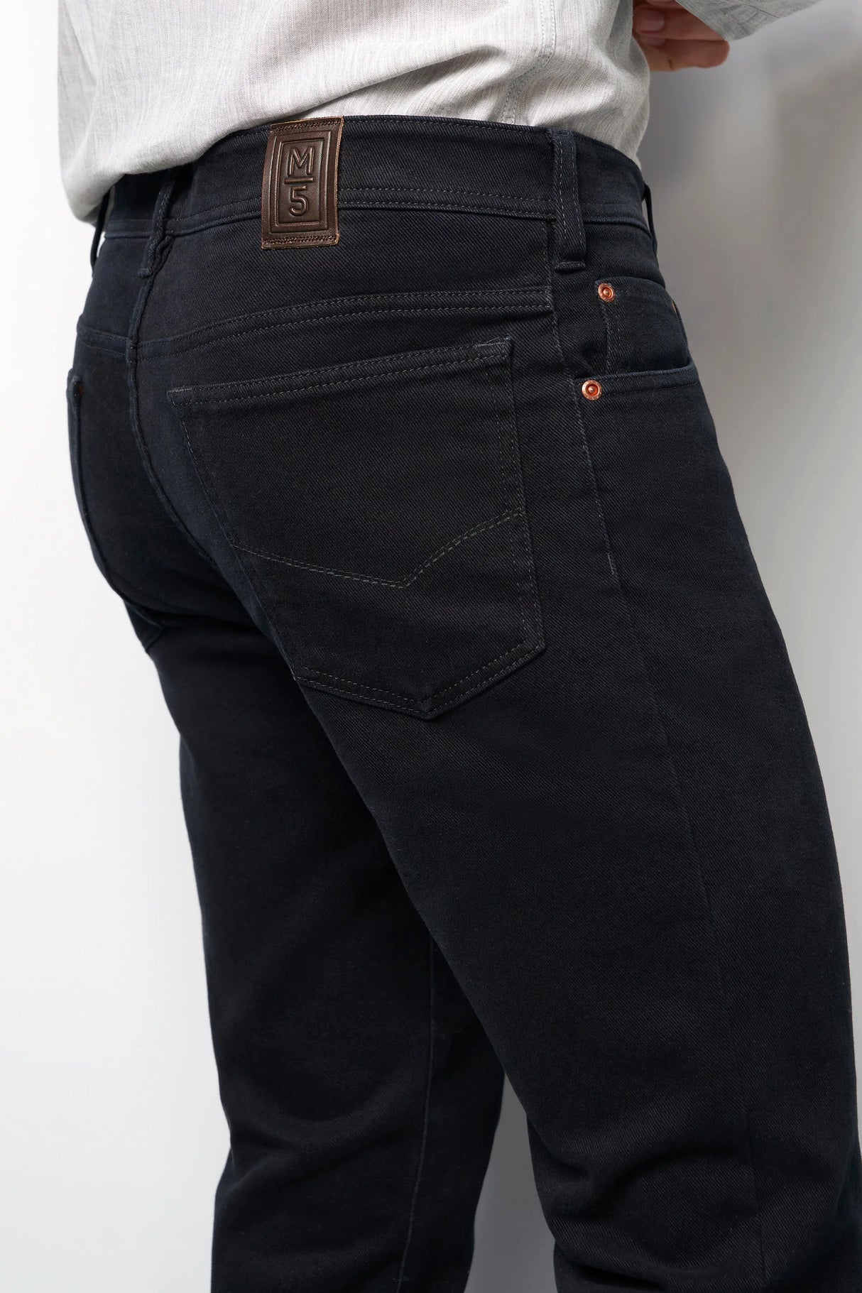 MEYER M5 Jeans – 6267 Modern Fit – Hand-Finished Organic Denim – Black