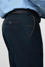 Load image into Gallery viewer, MEYER New York Trousers - 5617 Fine Texture Chinos - Navy Meyer
