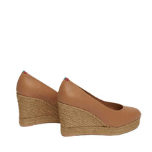 Load image into Gallery viewer, Penelope Chilvers Scoop Leather Espadrille - Women&#39;s -  Tan
