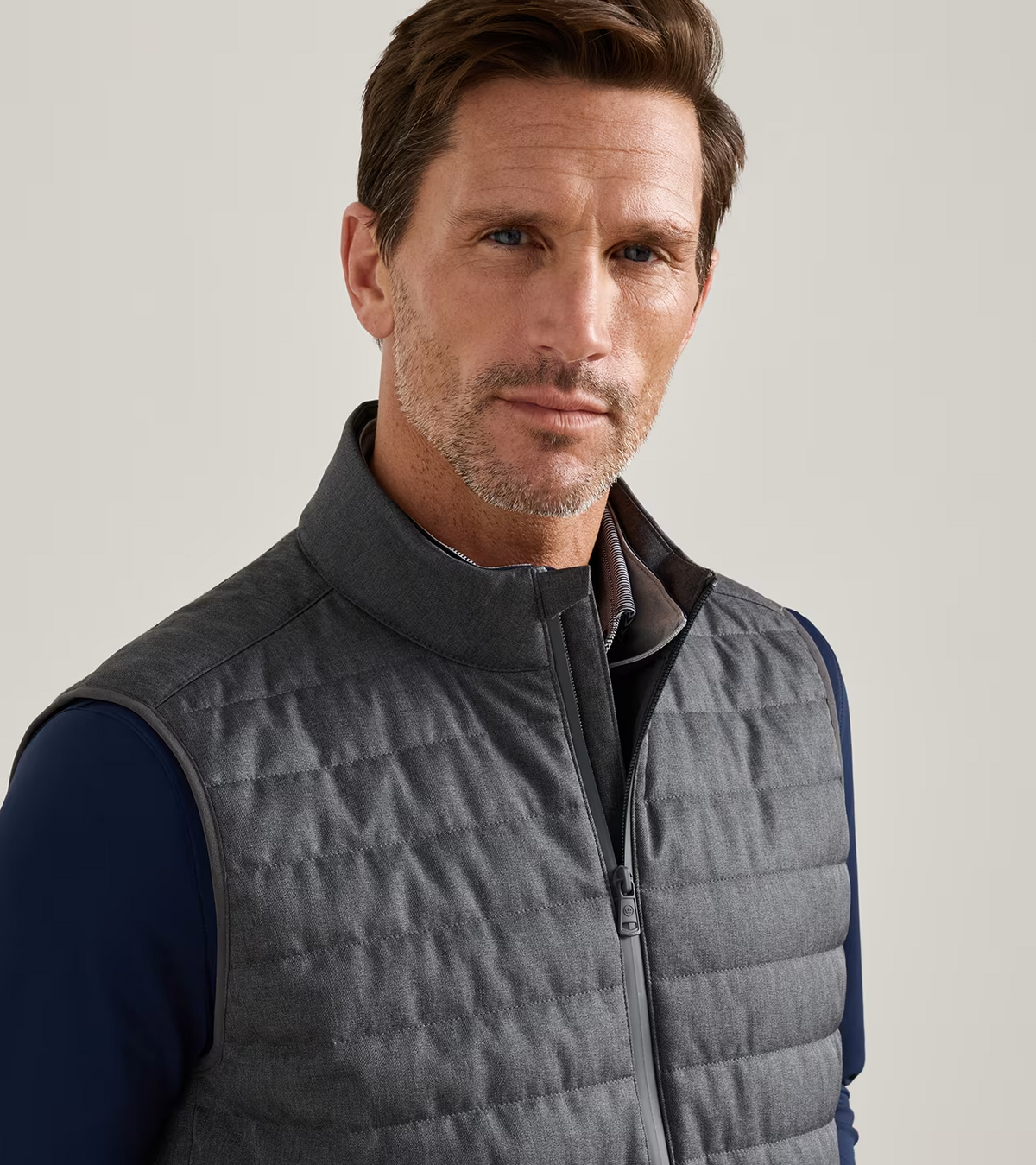 Peter Millar Parks Hybrid Gilet in Iridium - front collar and zip detail