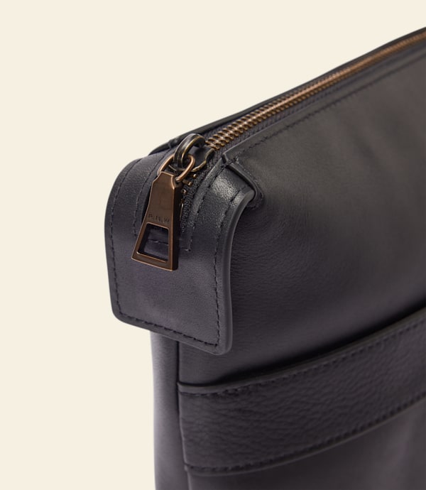 RM Williams Farrier Leather Tech Folio - Black, zip and leather detail