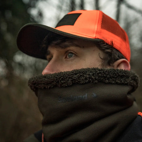 SEELAND Iron Neckgaiter - Pine Green - hunting lifestyle first view