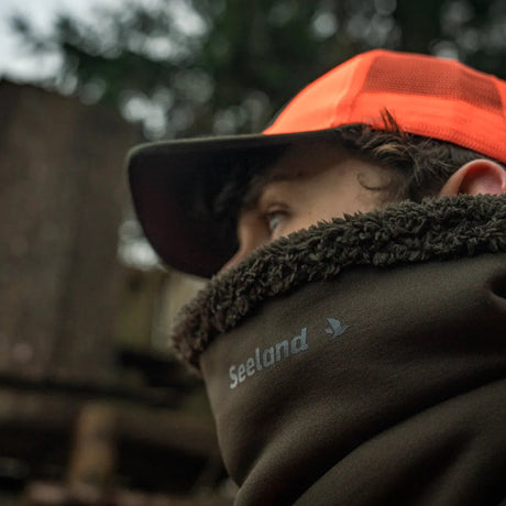 SEELAND Iron Neckgaiter - Pine Green - hunting lifestyle third view
