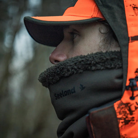 SEELAND Iron Neckgaiter - Pine Green - hunting lifestyle fourth view