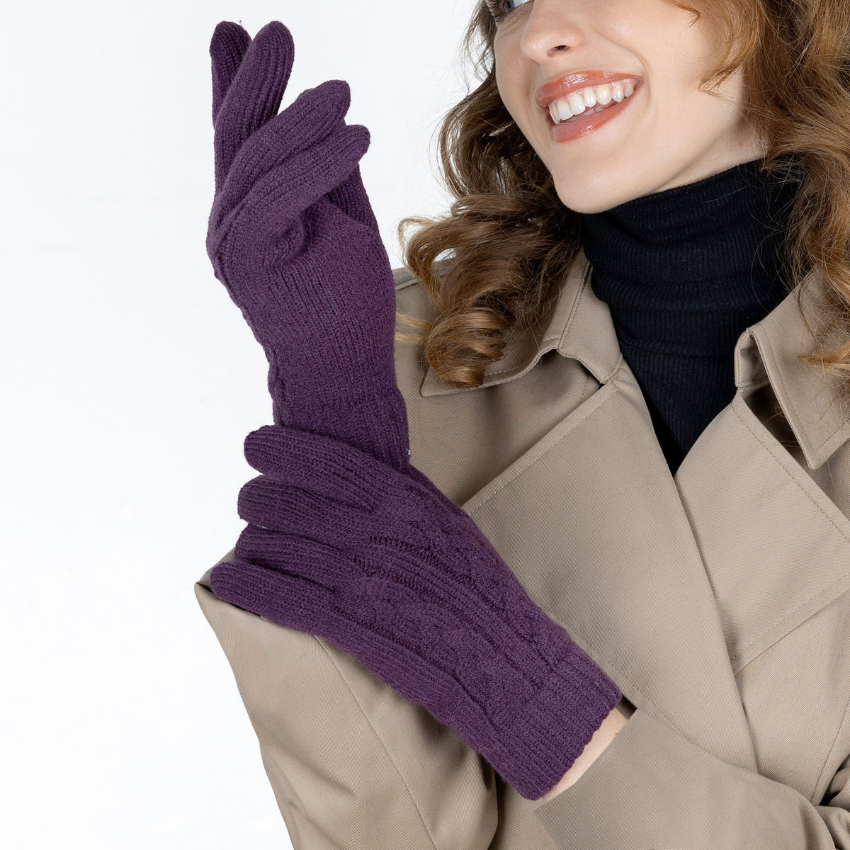 Woman wearing cable knit gloves in amethyst