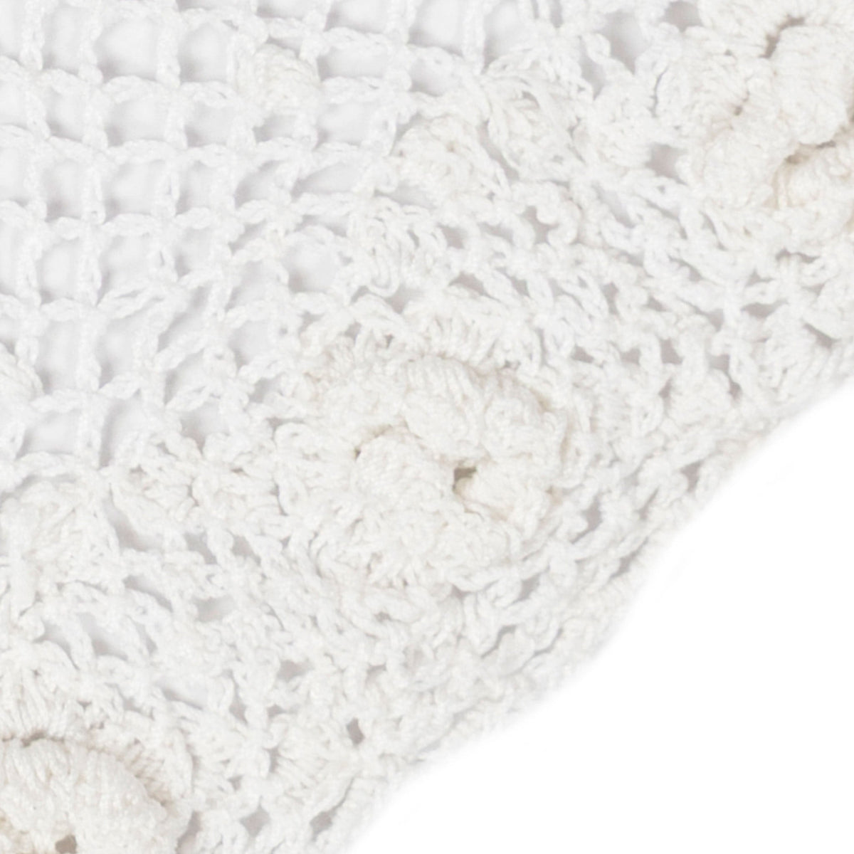 Women's cotton crochet gloves in white - close up of the edge of the cuff