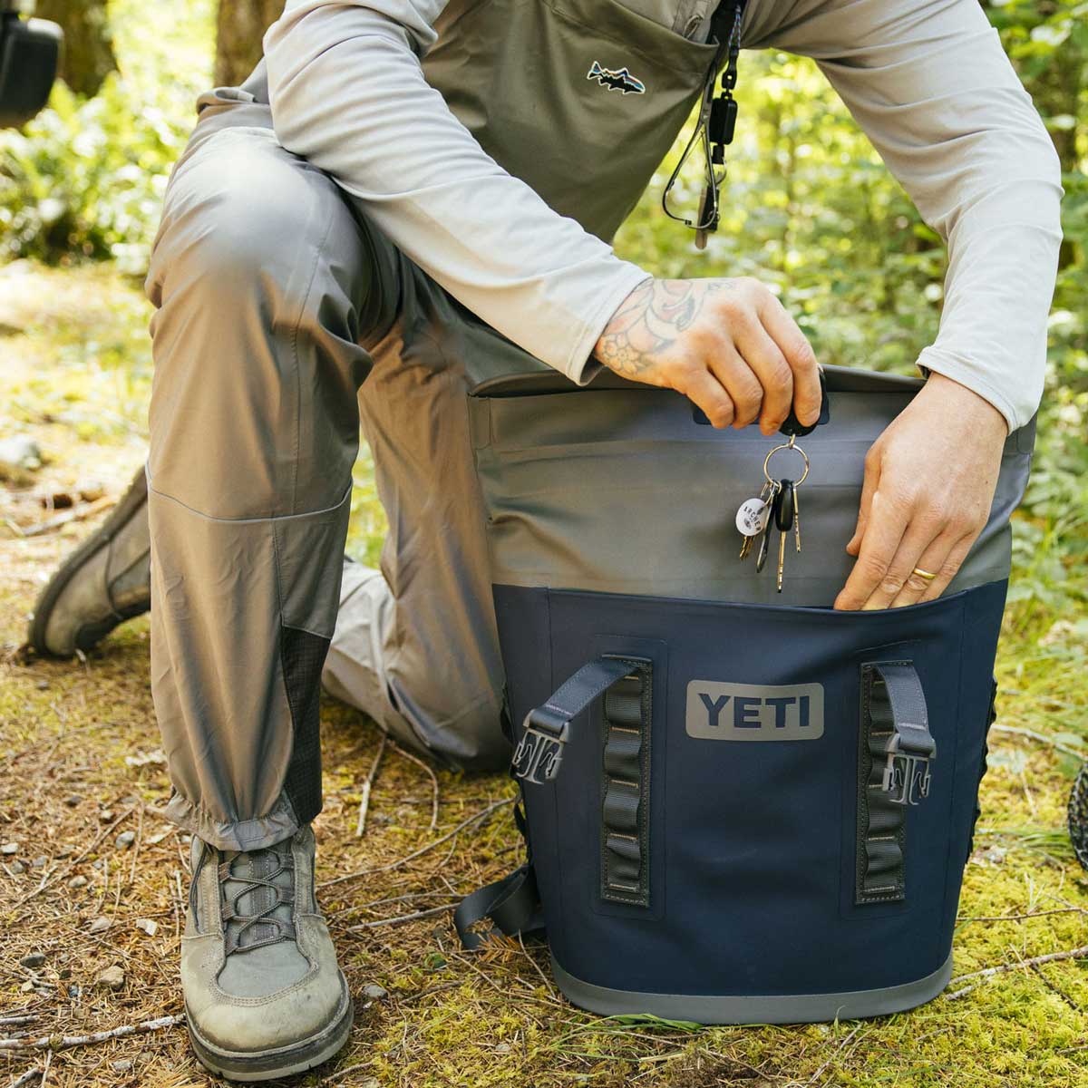 YETI Hopper M12 Backpack Soft Cooler - Navy