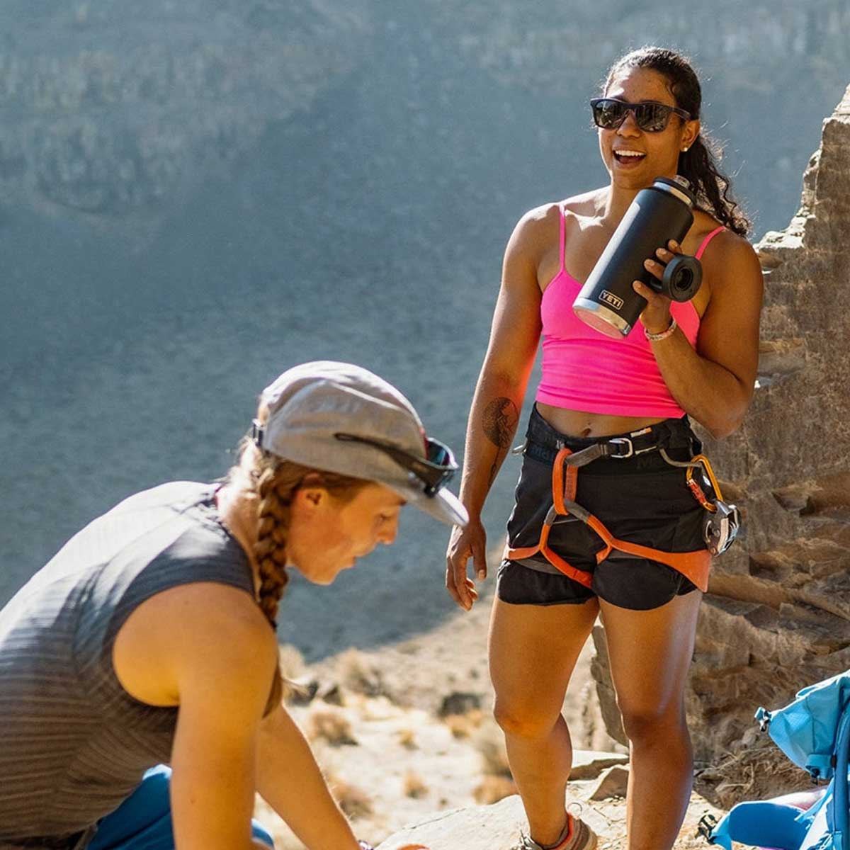 YETI Rambler 36 oz (1065ml) Bottle With Chug Cap - Black