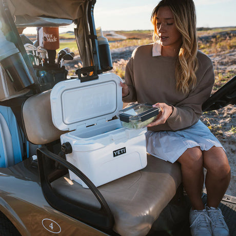 YETI Roadie 8 Cooler Box – White