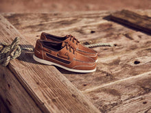 Load image into Gallery viewer, CHATHAM Mens Buton G2 Leather Boat Shoes - Walnut/Gum
