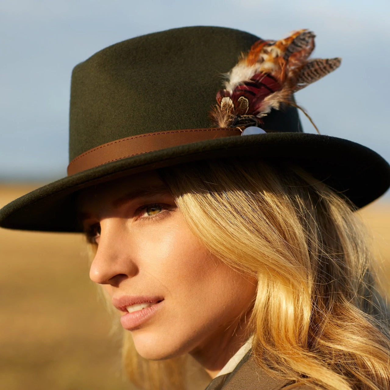 HICKS & BROWN Ladies Suffolk Fedora Hat - Gamebird Feather - Olive