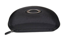 Load image into Gallery viewer, OAKLEY Sunglasses Case - Sport Soft Vault - Black
