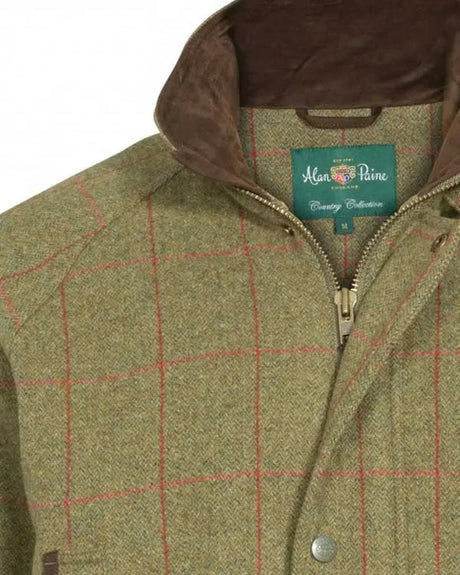 ALAN PAINE Combrook Mens Shooting Field Coat - Sage – collar and zip detail.