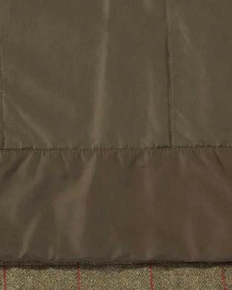 ALAN PAINE Combrook Mens Shooting Field Coat - Sage – hem lining detail.