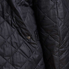 Load image into Gallery viewer, barbour-chelsea-sports-quilt-jacket-black-back-tab
