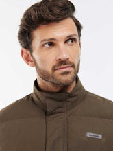 Load image into Gallery viewer, BARBOUR Fontwell Gilet - Mens - Sandstone
