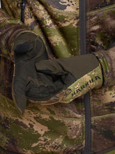 Load image into Gallery viewer, HARKILA Deer Stalker Camo Fleece Gloves - AXIS MSP Forest
