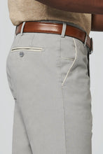 Load image into Gallery viewer, MEYER New York Trousers - 5000 Soft Twill Chino - Grey Beige
