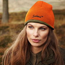Load image into Gallery viewer, SEELAND Ian Reversible Beanie Hat - Hi-vis Orange / Pine Green
